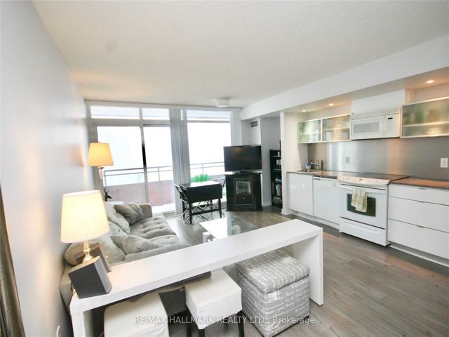 1118 - 4K Spadina Ave