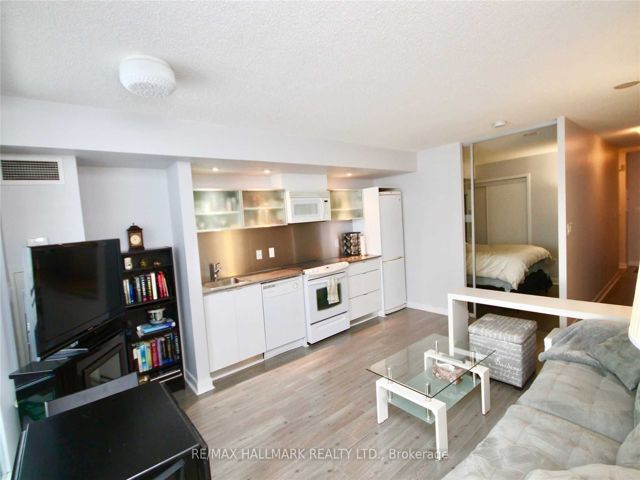 1118 - 4K Spadina Ave