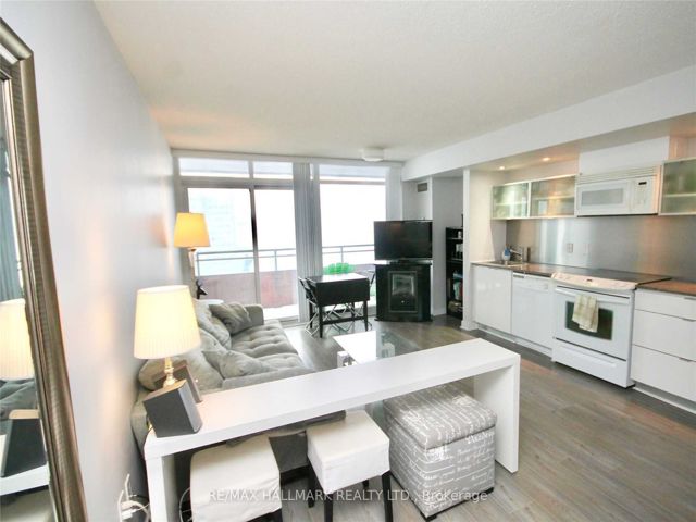 1118 - 4K Spadina Ave