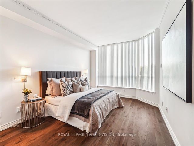 PH9 - 3800 Yonge St