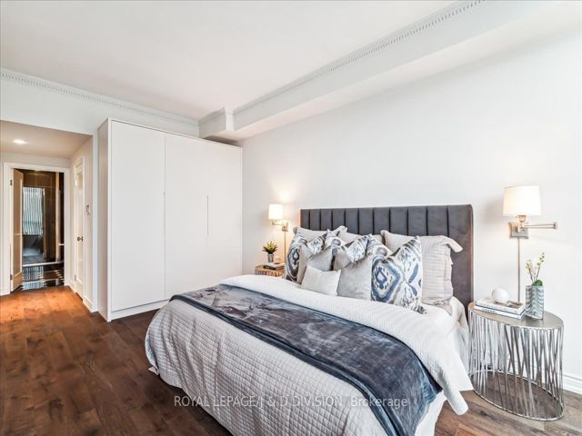 PH9 - 3800 Yonge St