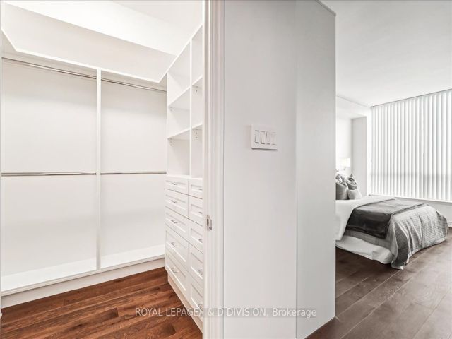 PH9 - 3800 Yonge St