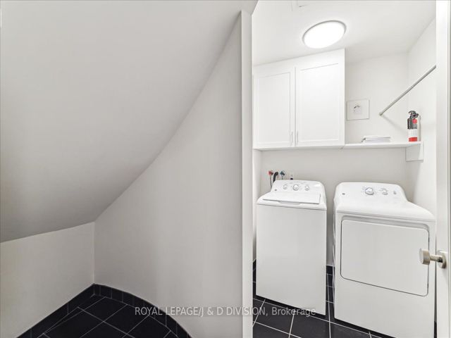 PH9 - 3800 Yonge St