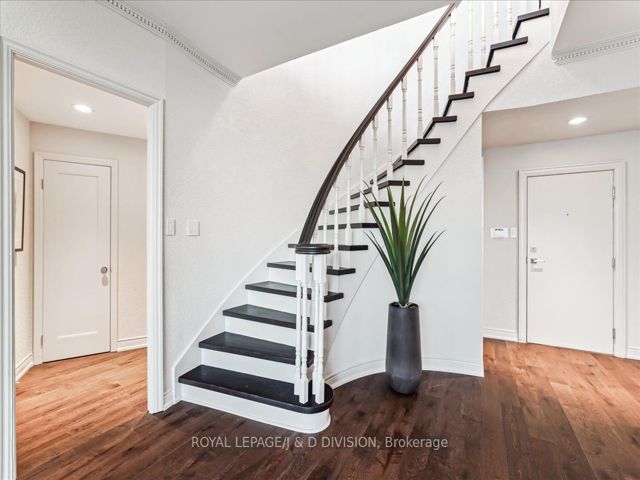 PH9 - 3800 Yonge St