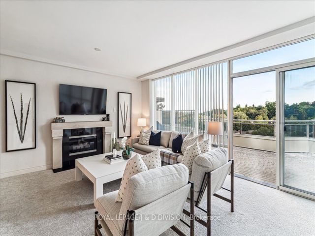 PH9 - 3800 Yonge St