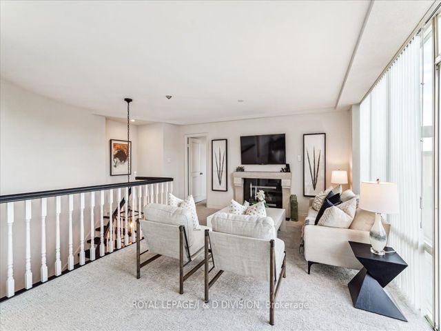 PH9 - 3800 Yonge St