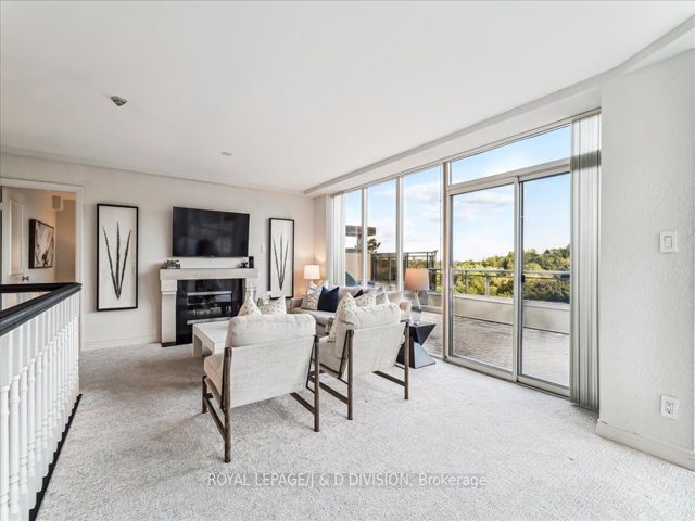 PH9 - 3800 Yonge St