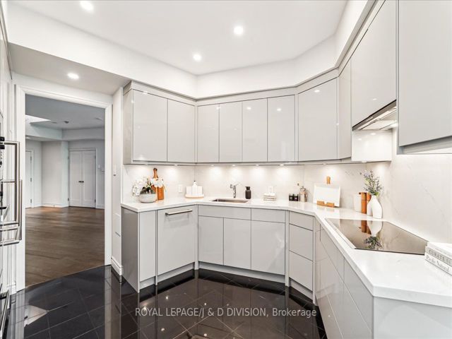 PH9 - 3800 Yonge St