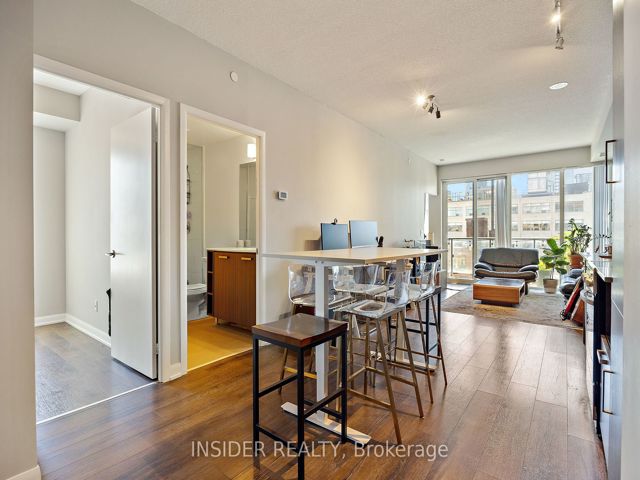 904 - 435 Richmond St W