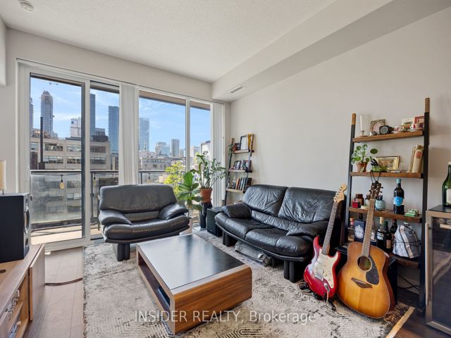 904 - 435 Richmond St W