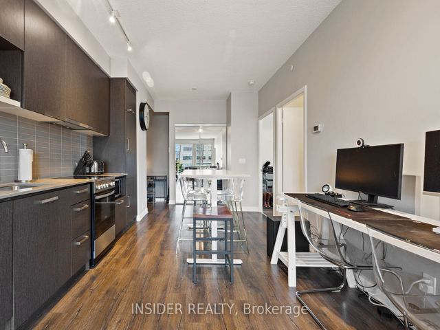 904 - 435 Richmond St W