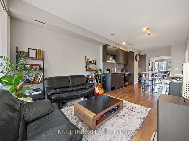 904 - 435 Richmond St W