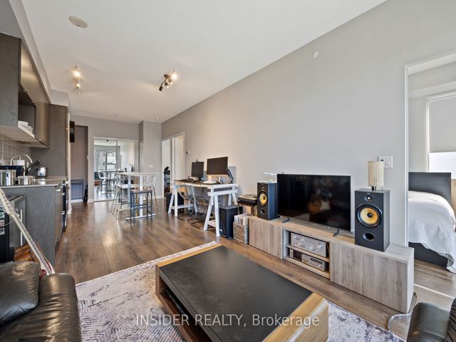 904 - 435 Richmond St W