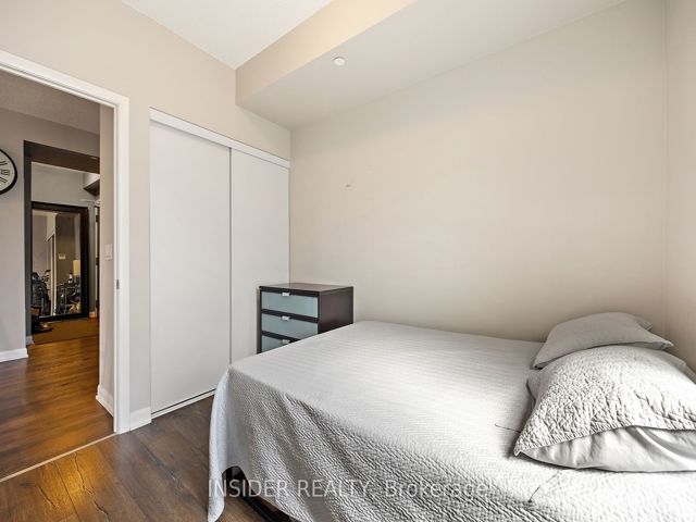 904 - 435 Richmond St W