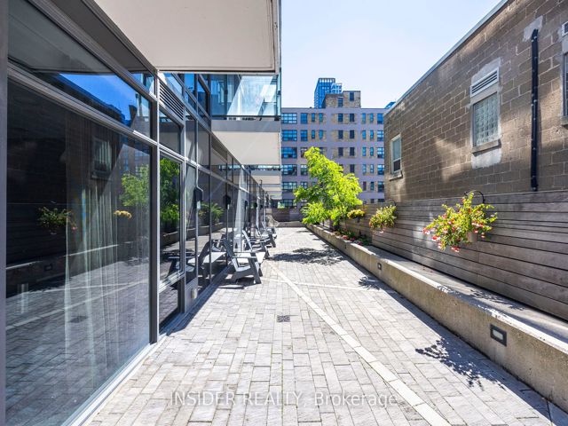 904 - 435 Richmond St W