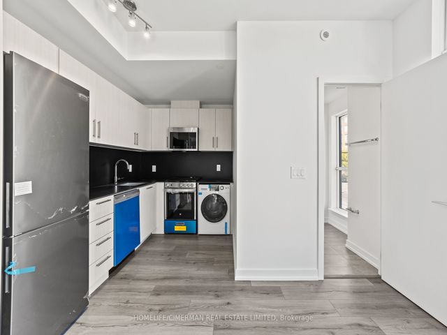 2nd - 58-861 Sheppard Ave W