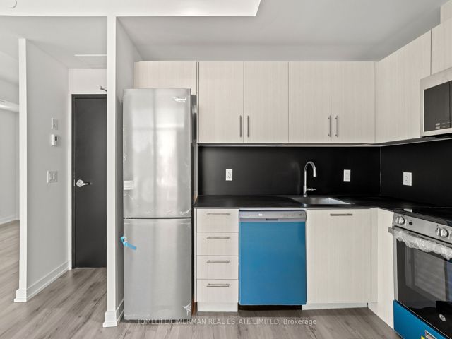 2nd - 58-861 Sheppard Ave W