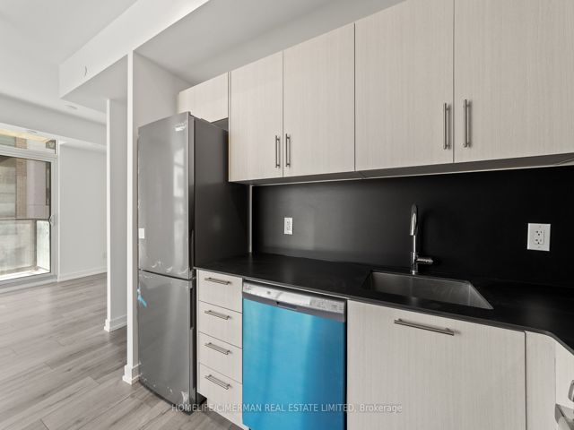 2nd - 58-861 Sheppard Ave W