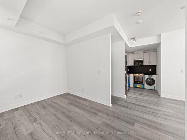 2nd - 58-861 Sheppard Ave W