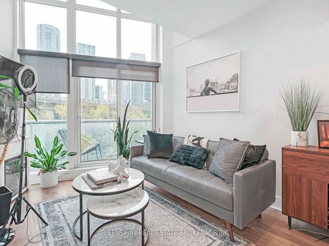 429 - 550 Queens Quay W