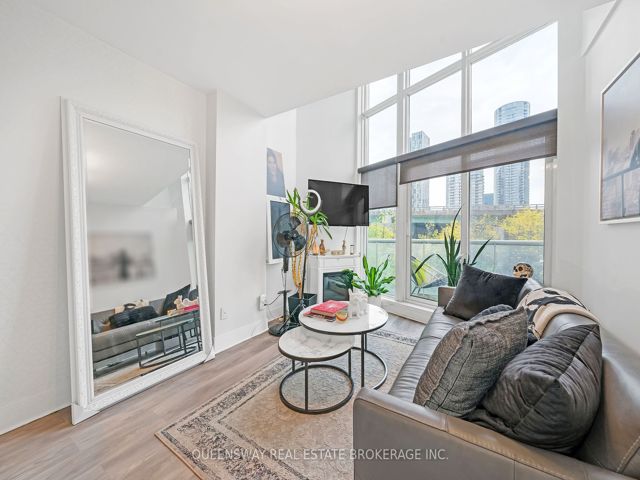 429 - 550 Queens Quay W