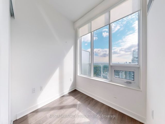 PH06 - 195 Redpath Ave