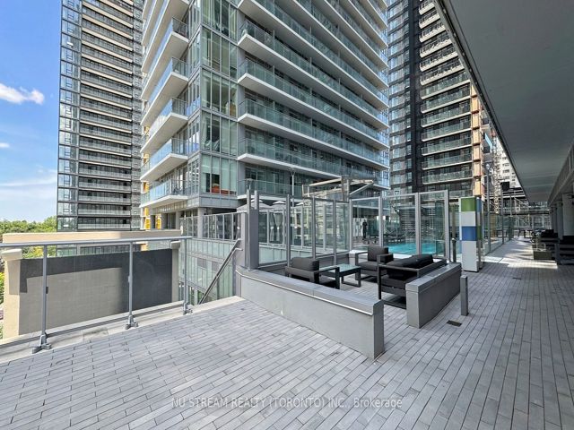 PH06 - 195 Redpath Ave