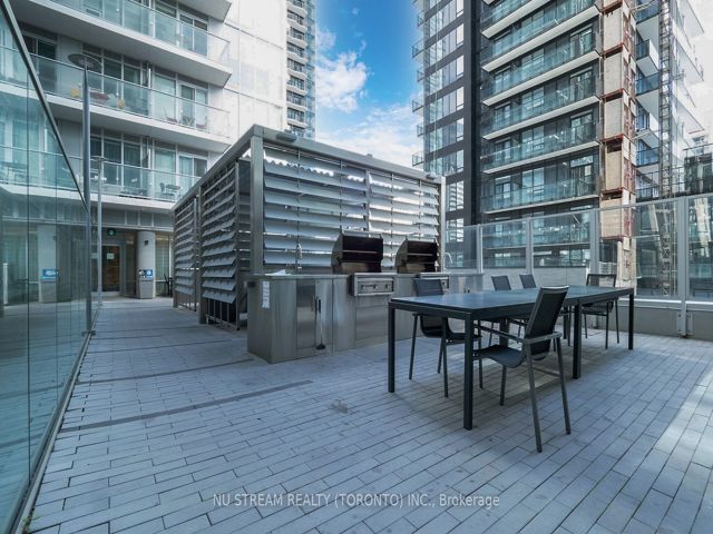 PH06 - 195 Redpath Ave