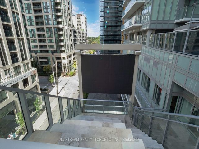 PH06 - 195 Redpath Ave