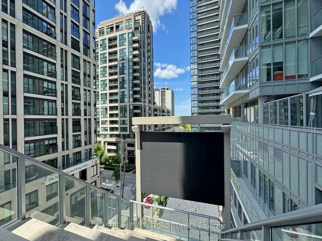 PH06 - 195 Redpath Ave