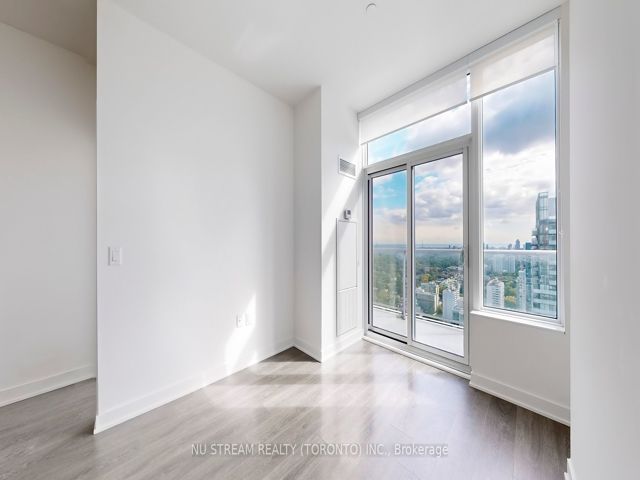 PH06 - 195 Redpath Ave