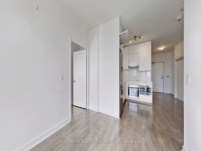 PH06 - 195 Redpath Ave