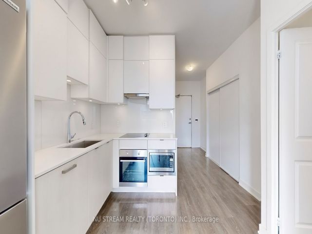 PH06 - 195 Redpath Ave