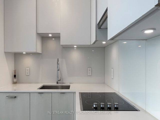 PH06 - 195 Redpath Ave