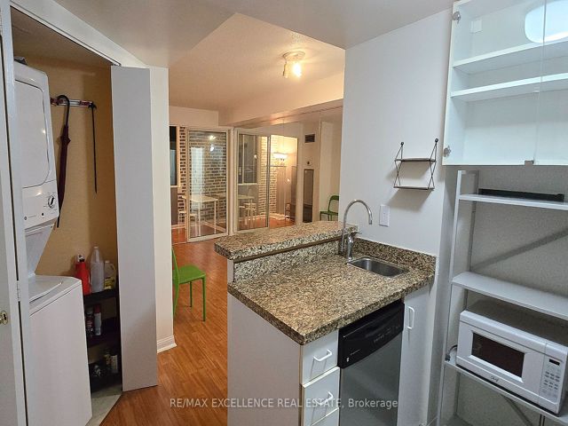 809 - 25 Grenville St