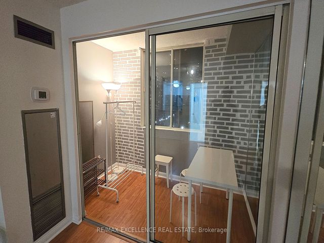 809 - 25 Grenville St