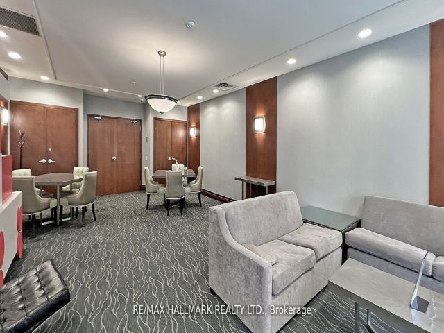 505 - 1121 Bay St