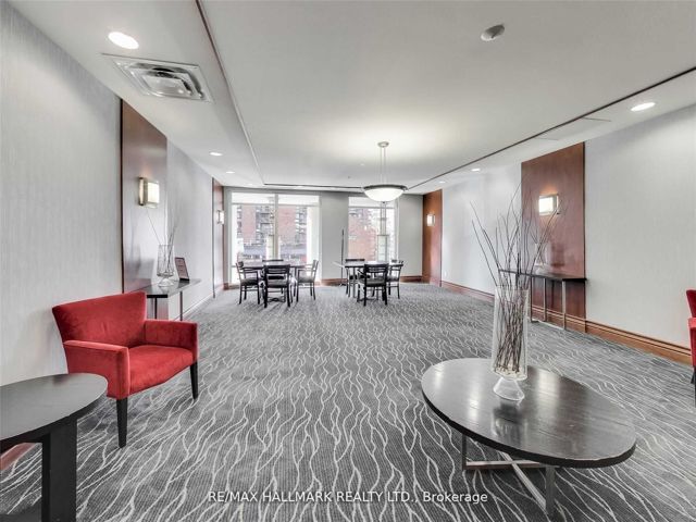 505 - 1121 Bay St