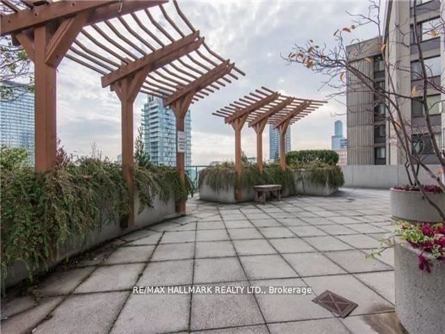 505 - 1121 Bay St