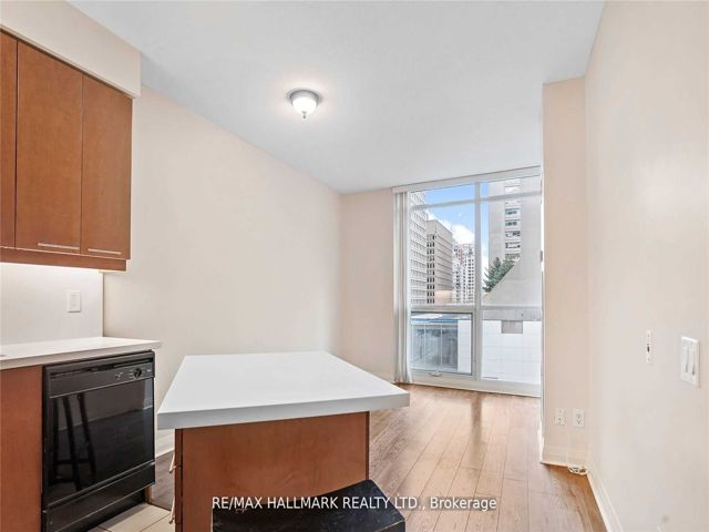 505 - 1121 Bay St