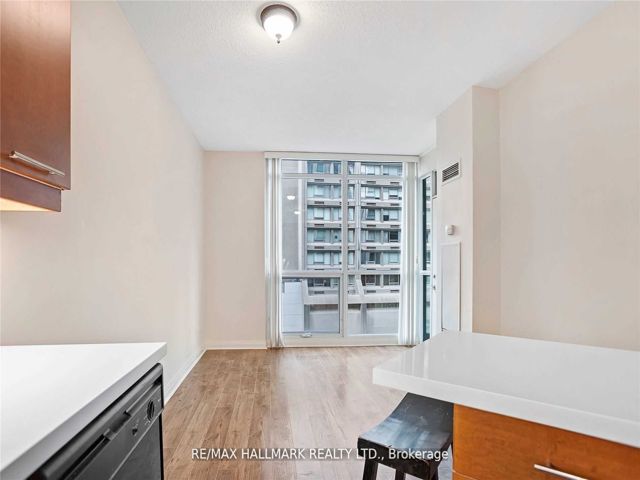 505 - 1121 Bay St
