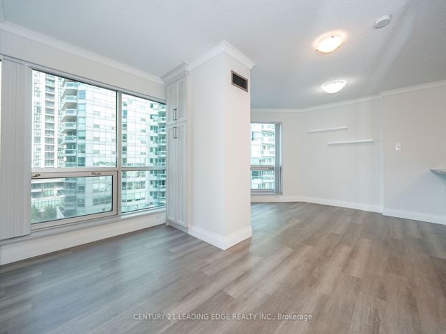 702 - 10 Queens Quay W