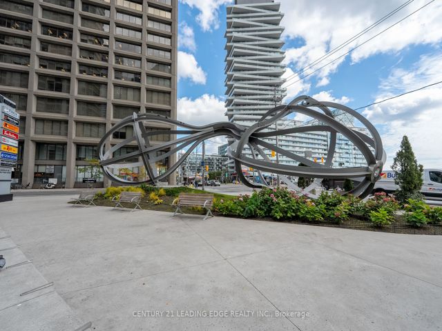 702 - 10 Queens Quay W