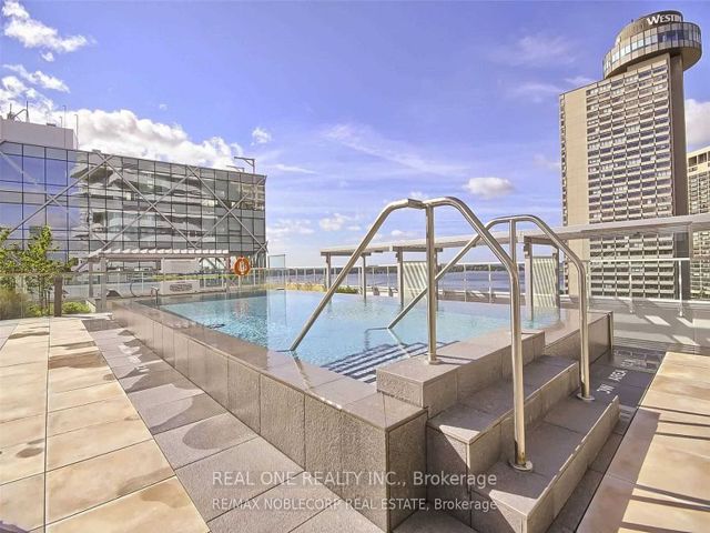 1004 - 15 Queens Quay E