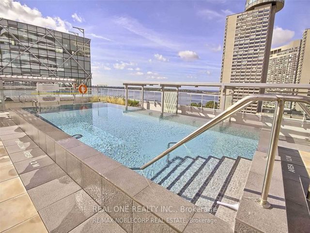 1004 - 15 Queens Quay E