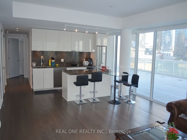 1004 - 15 Queens Quay E