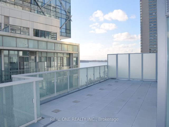 1004 - 15 Queens Quay E