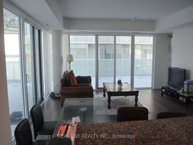 1004 - 15 Queens Quay E