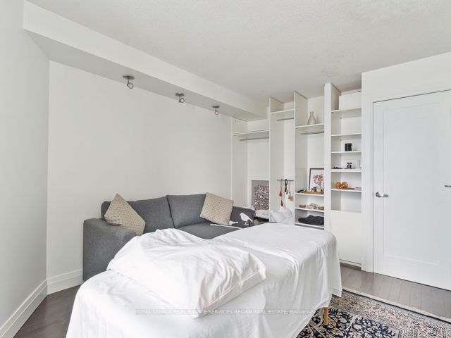 1803 - 250 Queens Quay W