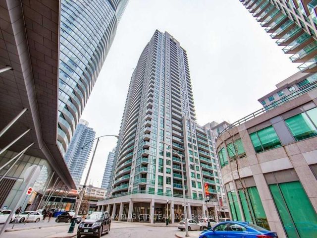 203 - 19 Grand Trunk Cres